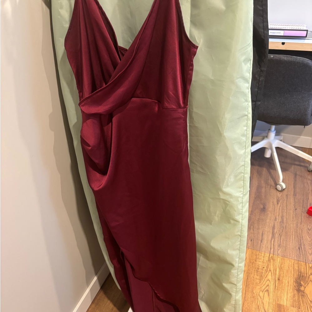 Elegant Burgundy Evening Dress